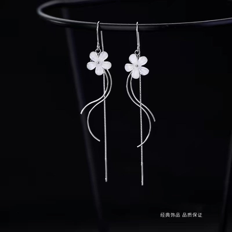 Wavy Floral Ear Thread Earrings